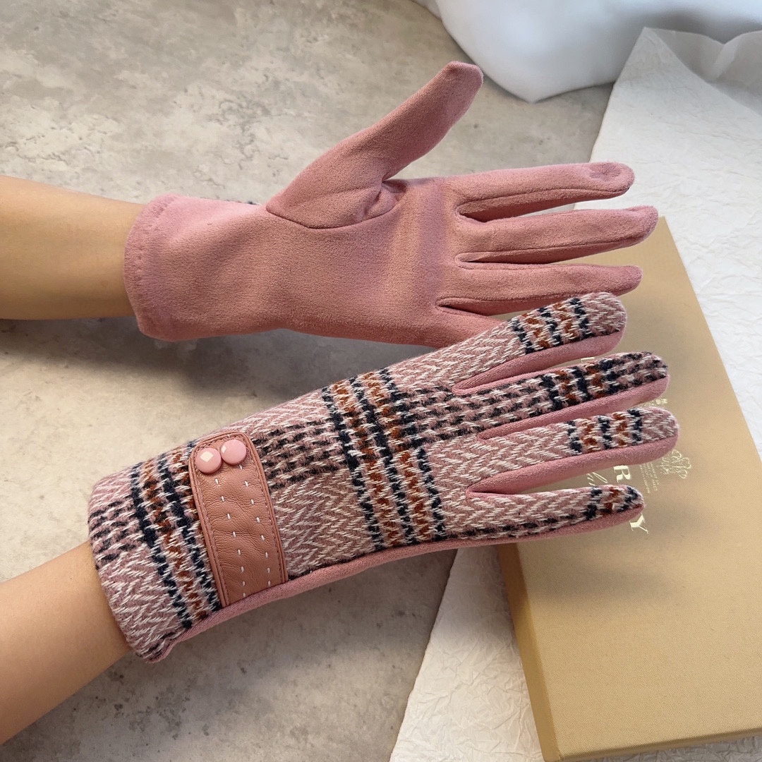 Burberry Fashion Women’s Gloves