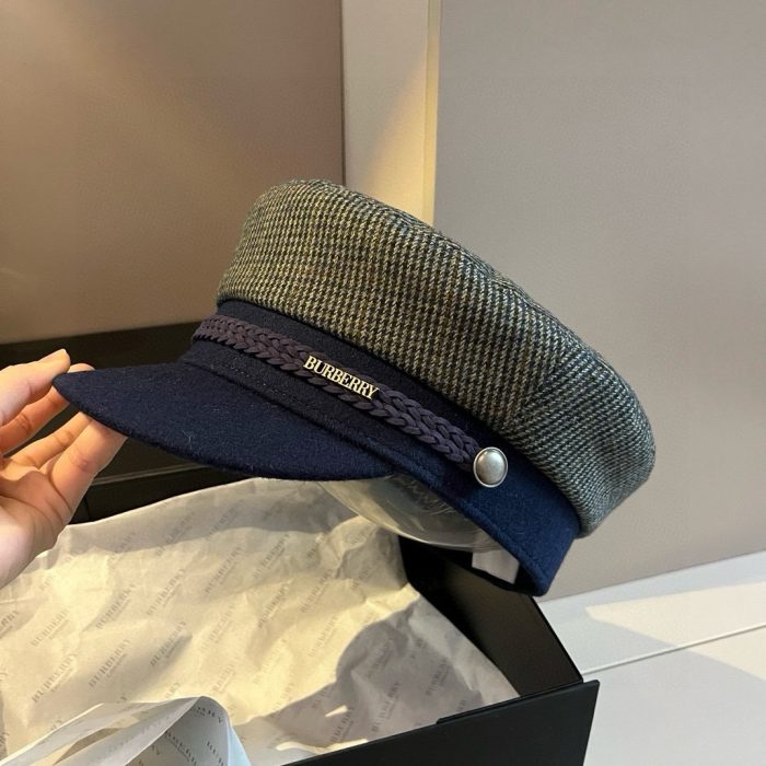 Burberry New Military Cap, Wool Tweed Fabric, Classic Checkered Design, Head Circumference 57cm