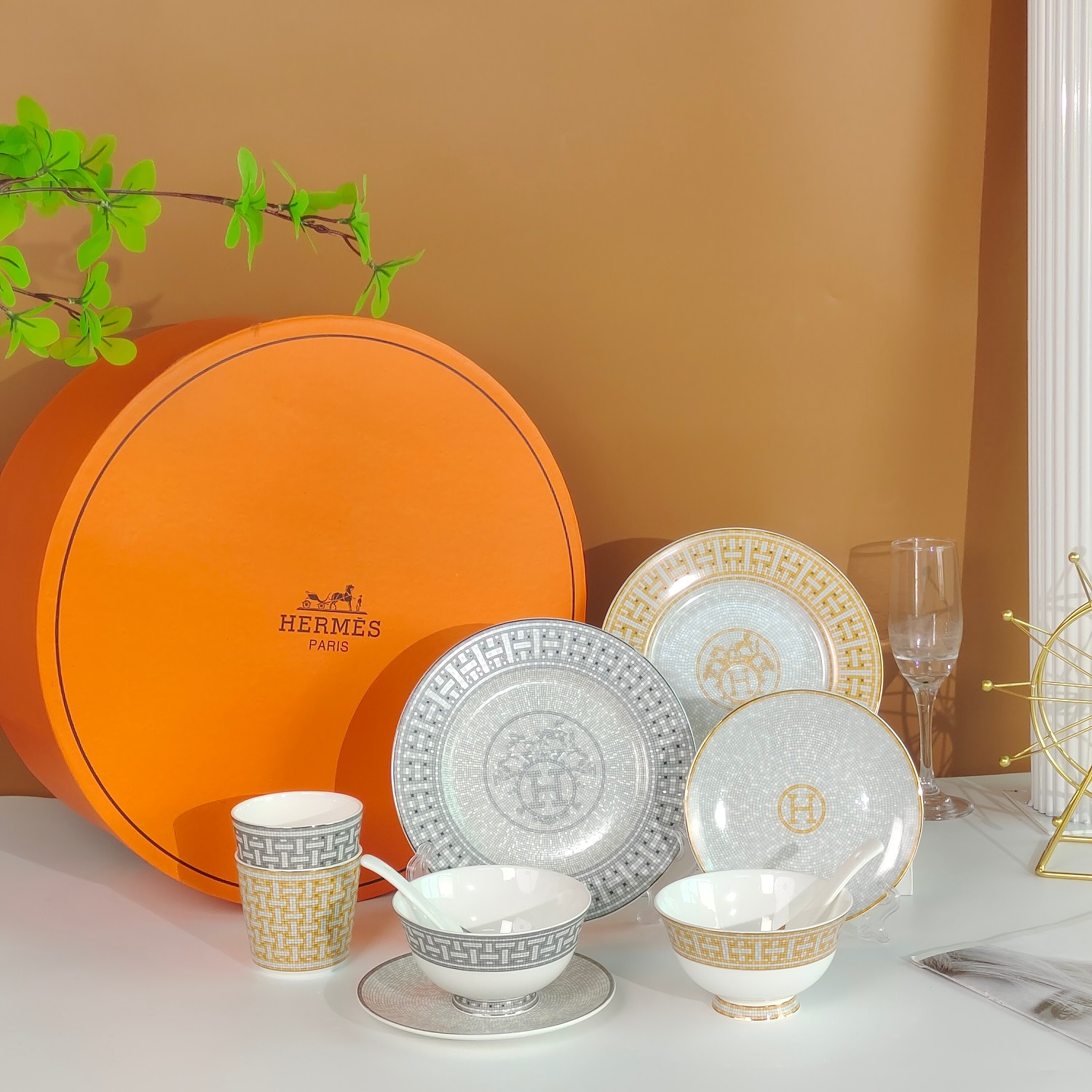 HermÃ¨s [10-Piece Set] Carriage â€– Gold + Gray – Tableware Gift Set