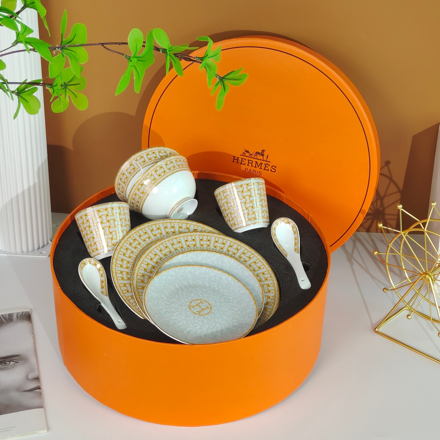 HermÃ¨s [10-Piece Set] Carriage â€– Golden Carriage – Tableware Gift Set.